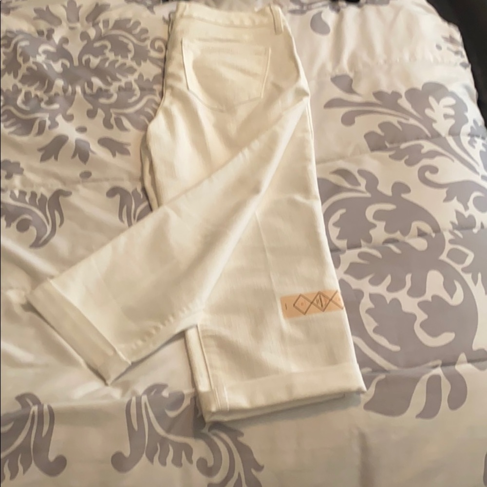 St Johns Bay Capri Pants size 8 NWT